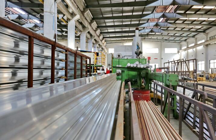 Als toonaangevende fabrikant van aluminium extrusie in Zhejiang streven we ernaar om extrusieproducten van de hoogste kwaliteit aan te bieden tegen concurrerende prijzen om aan de behoeften van ons gevarieerde klantenbestand te voldoen.